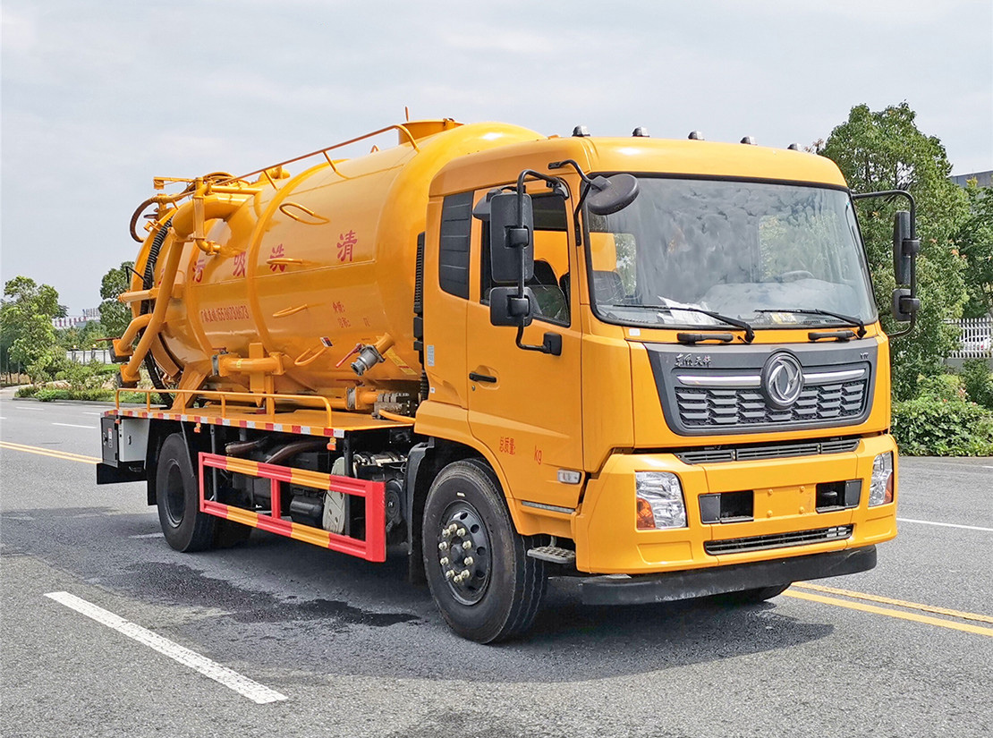 東風天錦15方清洗吸汙車（一體罐外觀）